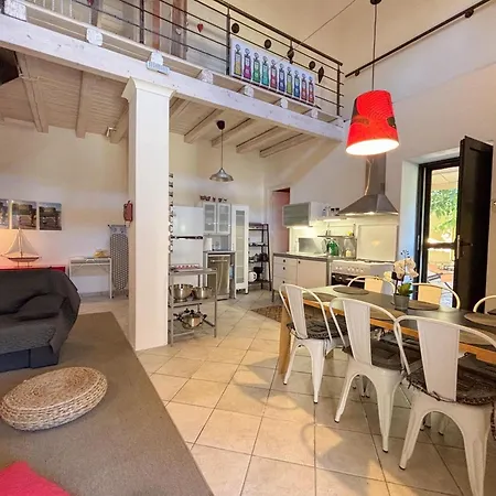 Ourano -gastouri Village Center بيت للعطل *